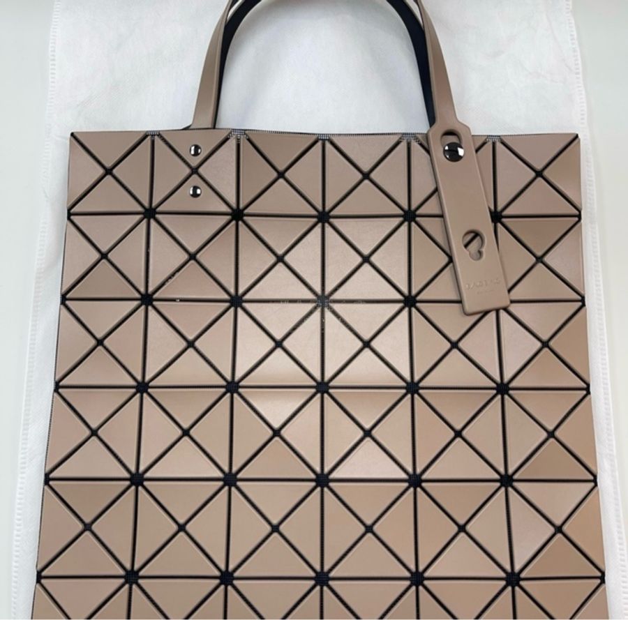 三宅一生BAO BAO Issey Miyake Lucent Matte 6x6 啞光方格手提包(奶茶色)-1