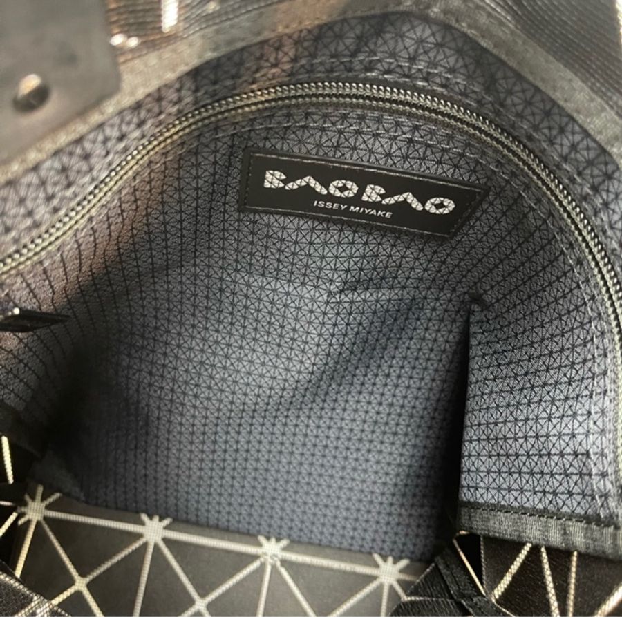 三宅一生BAO BAO Issey Miyake Lucent Matte 6x6 啞光方格手提包(奶茶色)-2