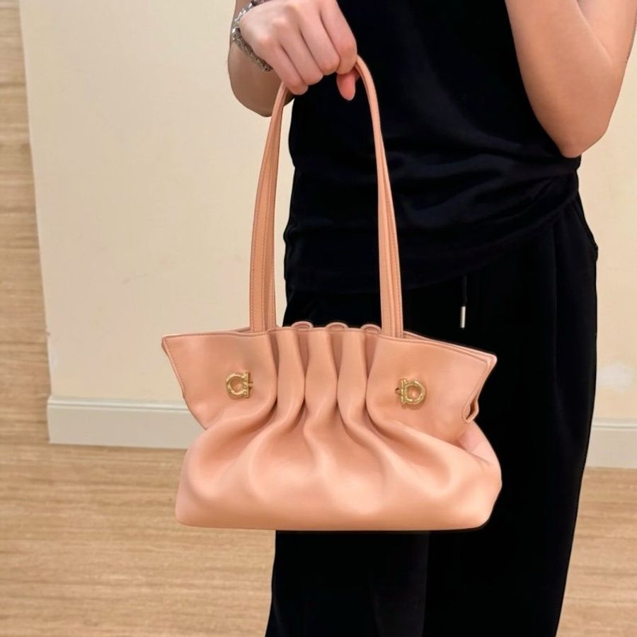 🎁夏季折扣🎁Ferragamo 219959 小款納帕皮Soft 包 粉色-10