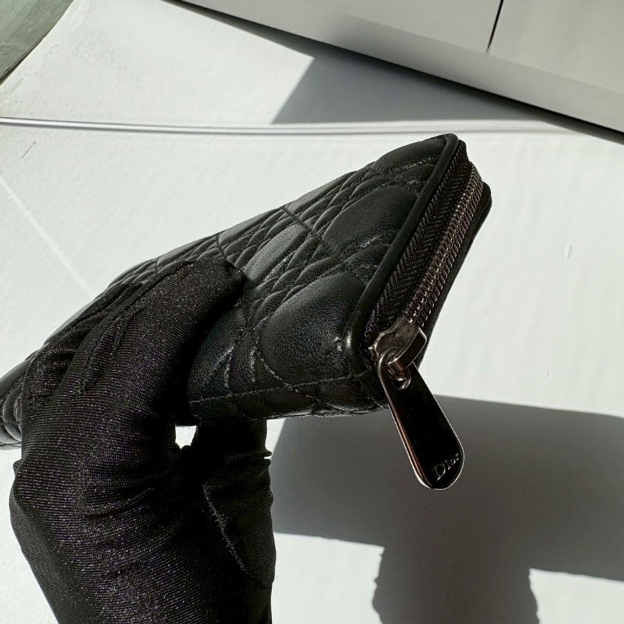Dior 黑羊皮藤格紋拉鍊長夾-5