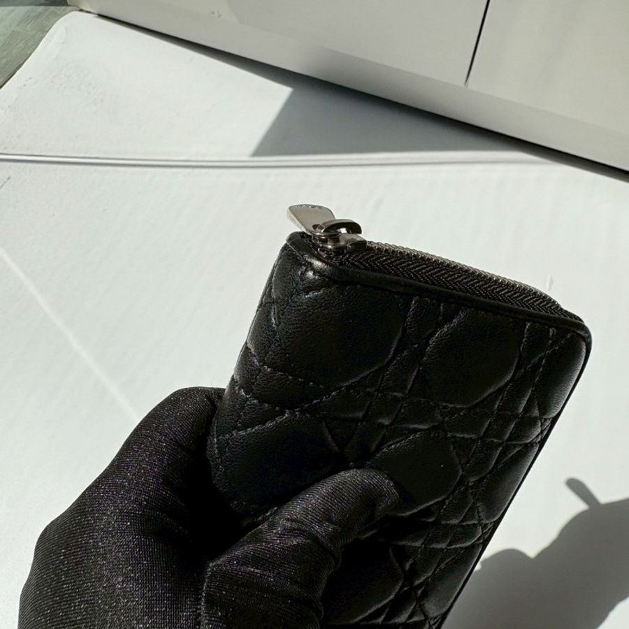 Dior 黑羊皮藤格紋拉鍊長夾-8