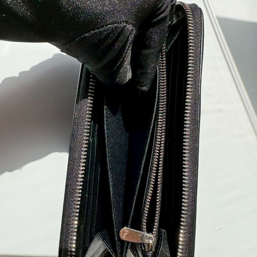 Dior 黑羊皮藤格紋拉鍊長夾-16