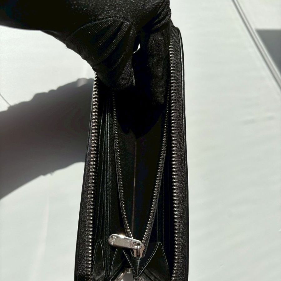 Dior 黑羊皮藤格紋拉鍊長夾-17