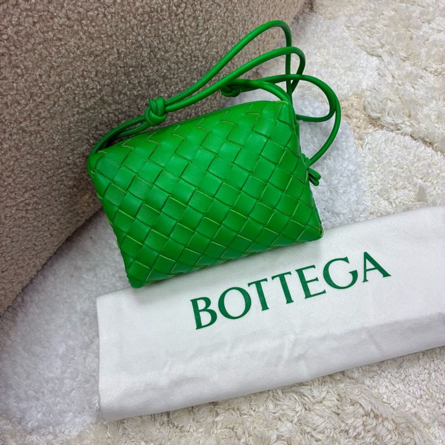 全新‼️Bottega Veneta Mini Loop 斜背 肩背 經典款 17x11x6cm Parakeet綠色-0