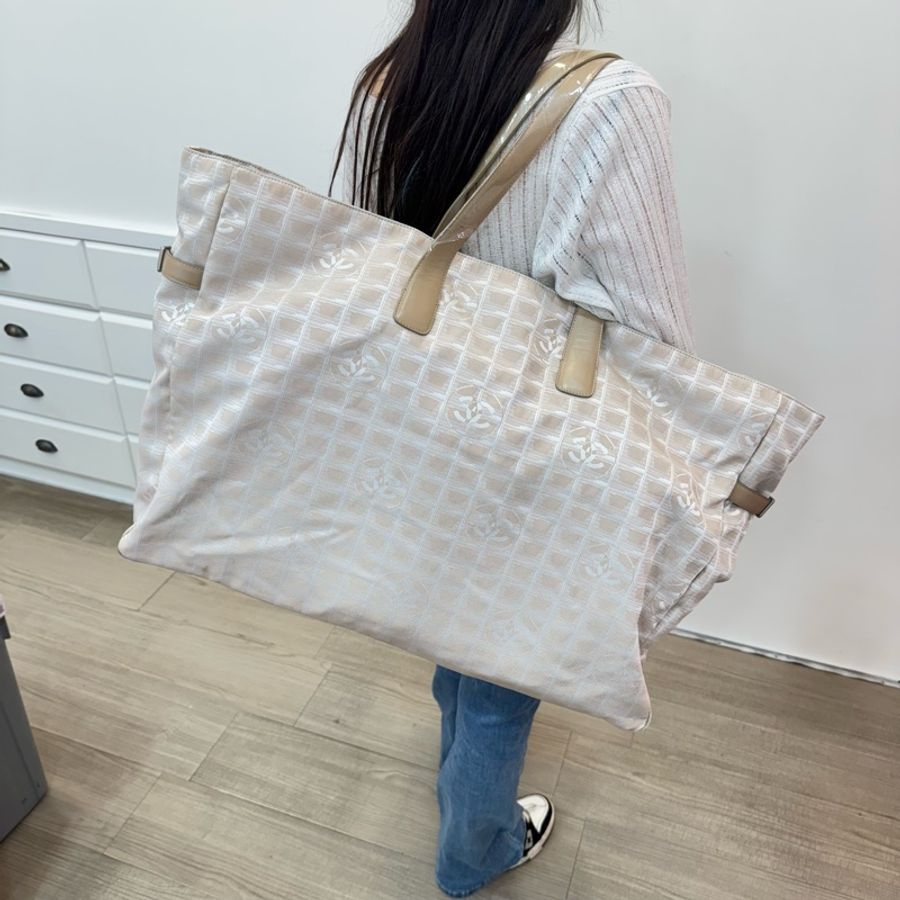 Chanel 大號奶茶色冰格旅行袋-3