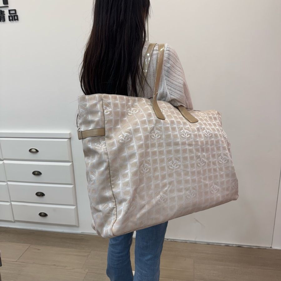 Chanel 大號奶茶色冰格旅行袋-5