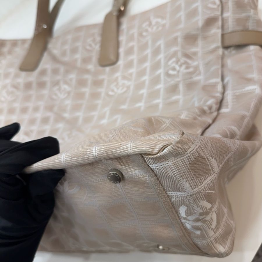 Chanel 大號奶茶色冰格旅行袋-9