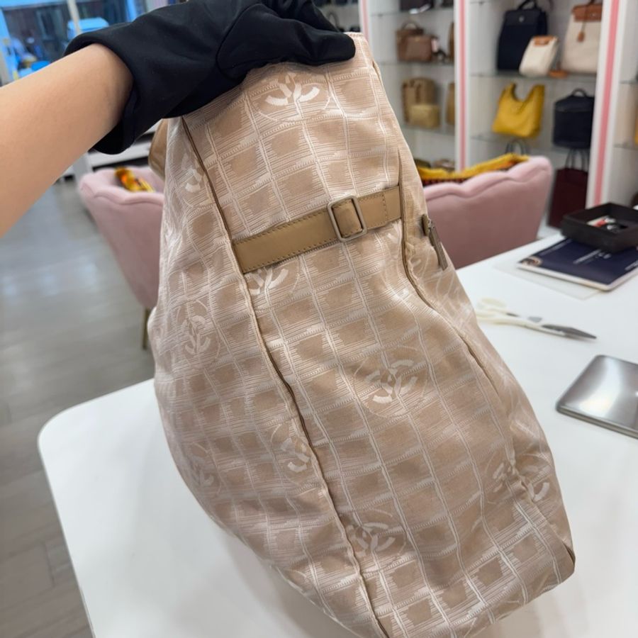 Chanel 大號奶茶色冰格旅行袋-24