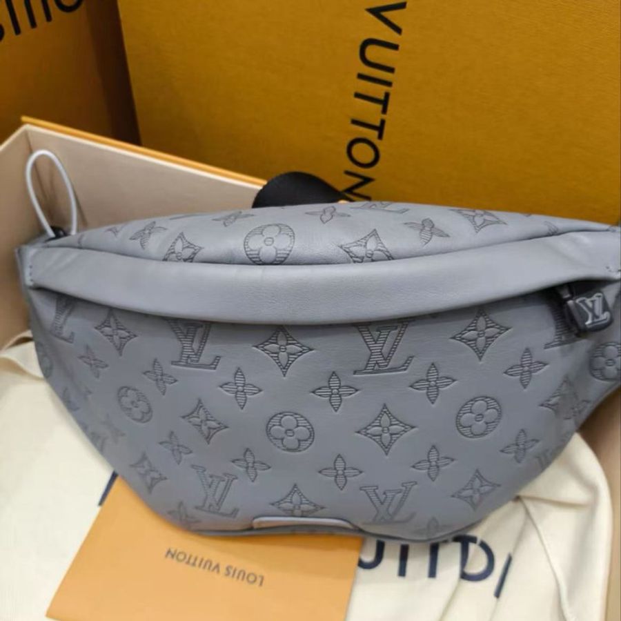 LV Discovery男款新款灰色胸包腰包  全新配件齊全-0