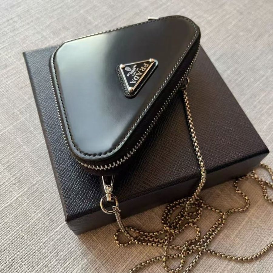 PRADA 牛皮三角鏈條零錢包  全新 配件塵袋盒子-3