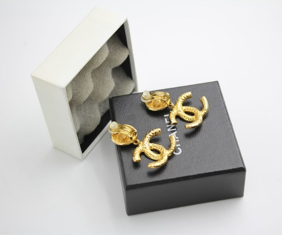 Chanel Vintage 95A 鍍金雕花吊墜耳環-8