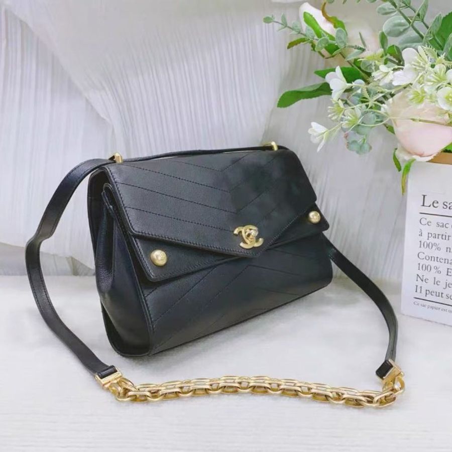 Chanel 黑金V紋牛皮郵差包23×17×7cm 97新 配件塵袋-1