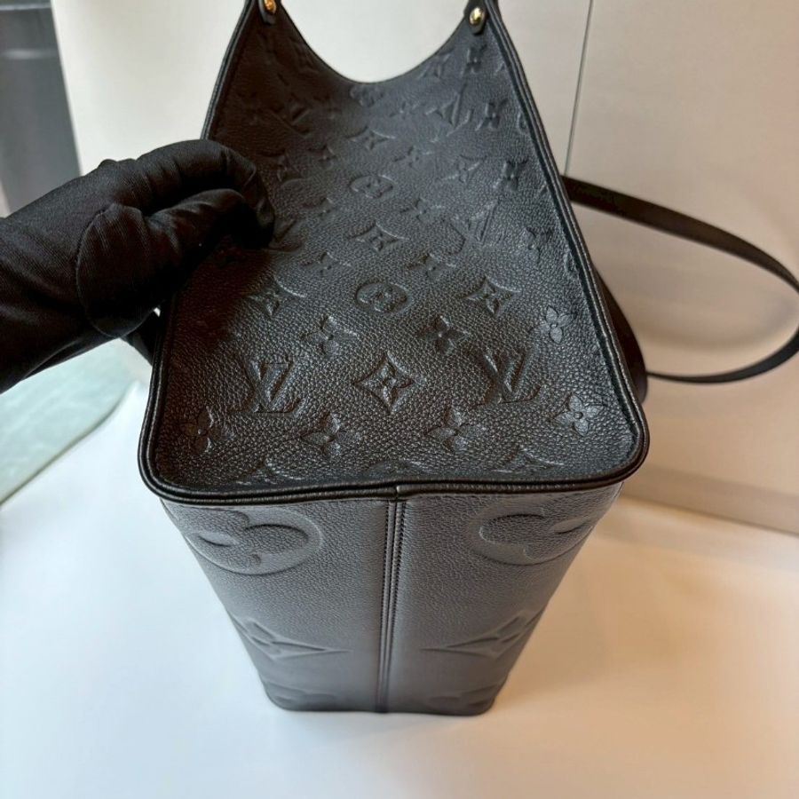 LV OnTheGo MM 黑皮壓紋中號托特包 M45595-11