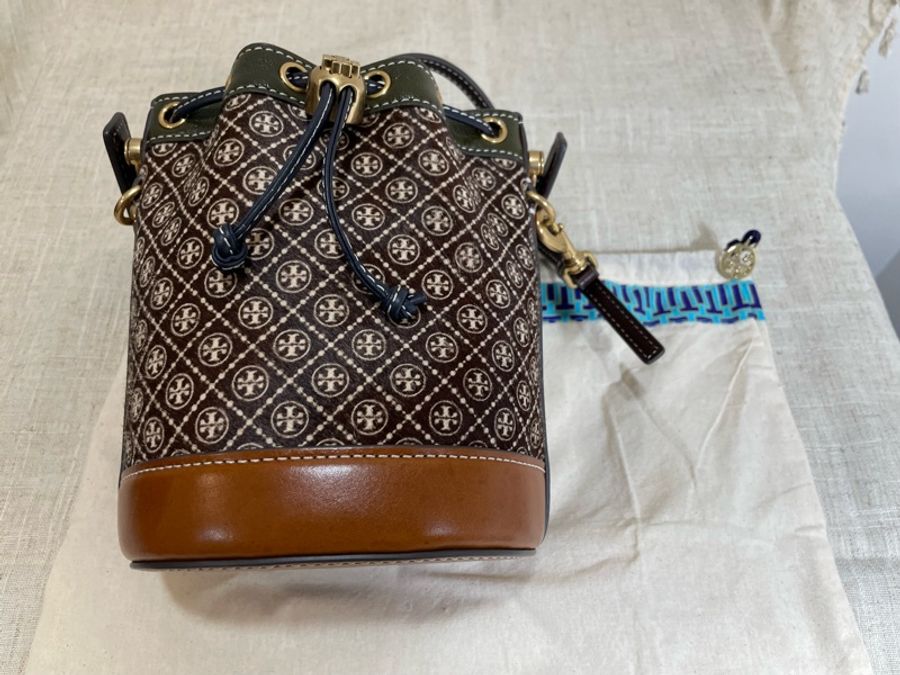 TORY BURCH 麂皮壓紋兩用水桶包-1
