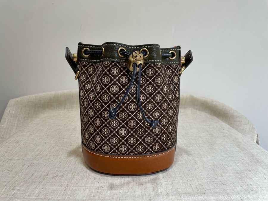 TORY BURCH 麂皮壓紋兩用水桶包-5