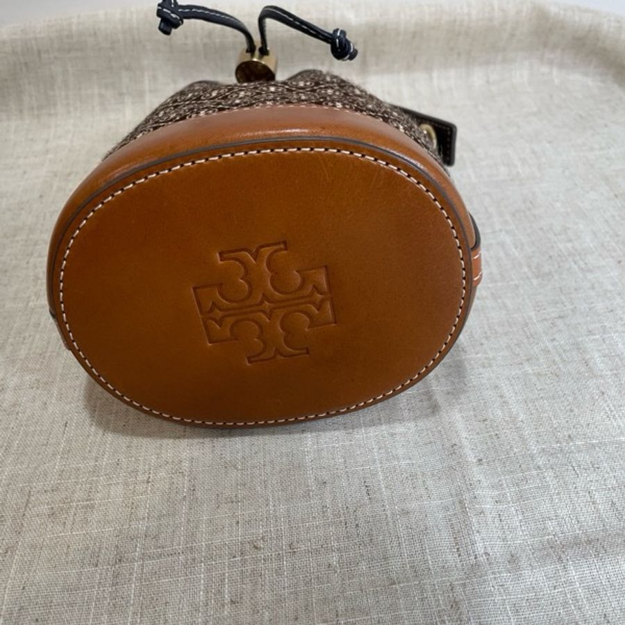 TORY BURCH 麂皮壓紋兩用水桶包-14