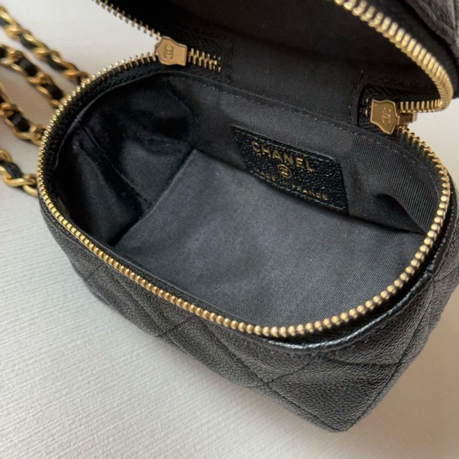 把可愛裝進去Chanel mini 黑金牛皮小廢包-8