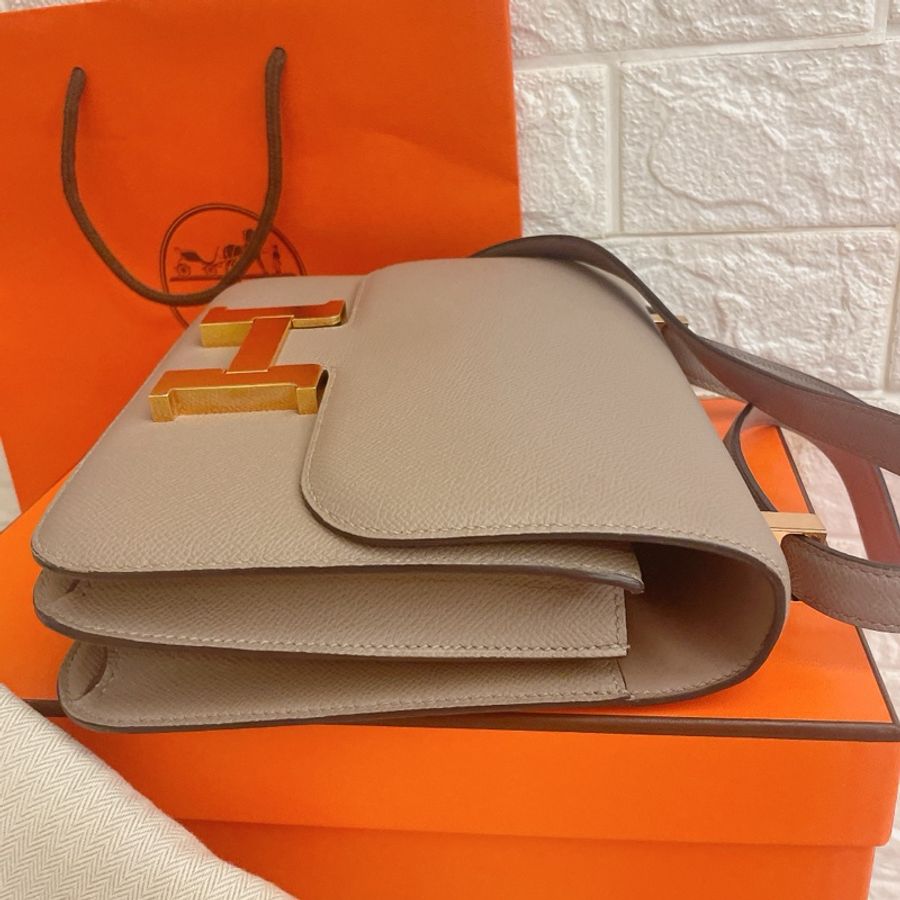 平台最低價金剛色風衣灰✨ HERMÈS 愛馬仕 Constance 康康 24 M8 銀河灰 風衣灰Gris Asphalte Epsom牛皮 玫瑰金扣-17