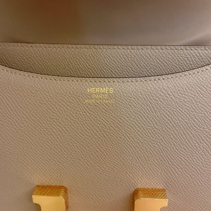平台最低價金剛色風衣灰✨ HERMÈS 愛馬仕 Constance 康康 24 M8 銀河灰 風衣灰Gris Asphalte Epsom牛皮 玫瑰金扣-46