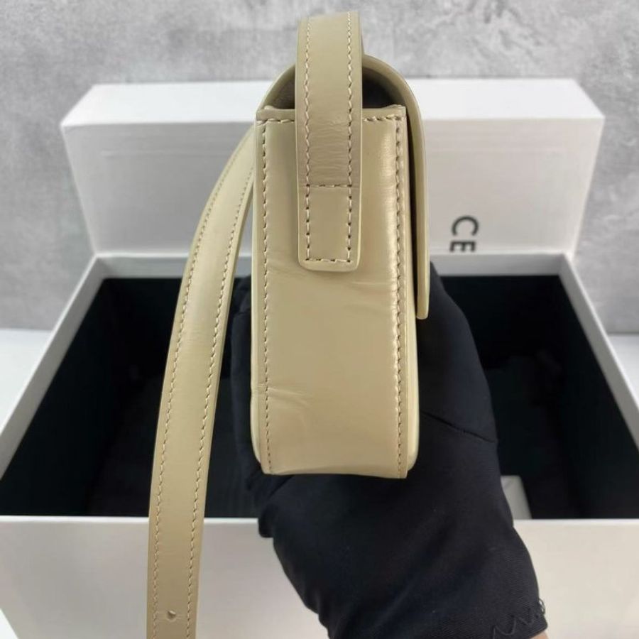 ✨ CELINE Triomphe淡黃色亮面牛皮腋下包 20*4*10 99新配件塵袋盒子-1
