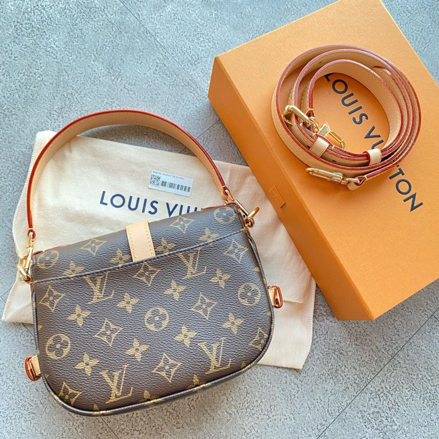 【全新剛出台南專櫃品】LV Saumur BB M46740 Monogram帆布經典老花棕色牛皮磁扣式手提側背斜挎馬鞍包-1