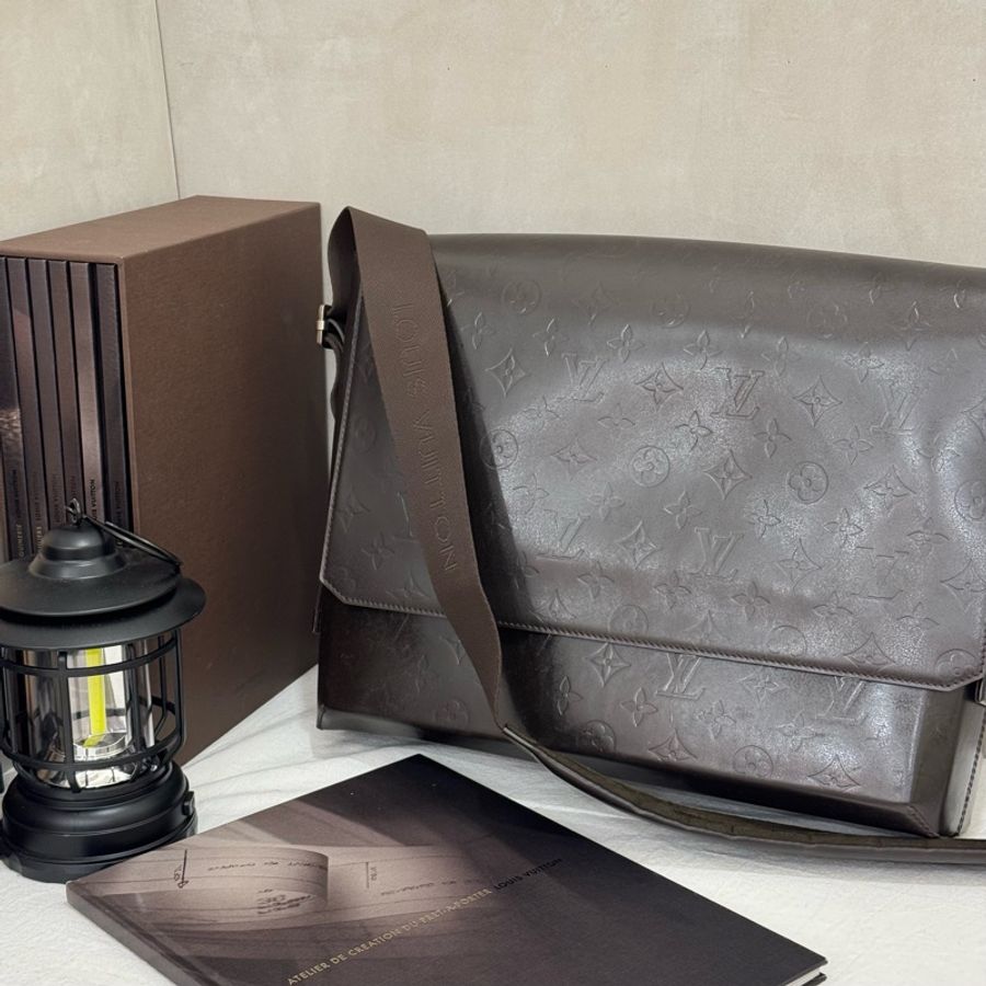 Louis Vuitton 頂級硬殼琺瑯皮斜背包-1