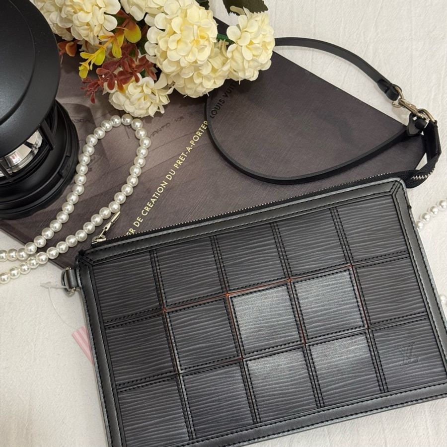 Louis Vuitton Epi 彈性手袋黑色-3