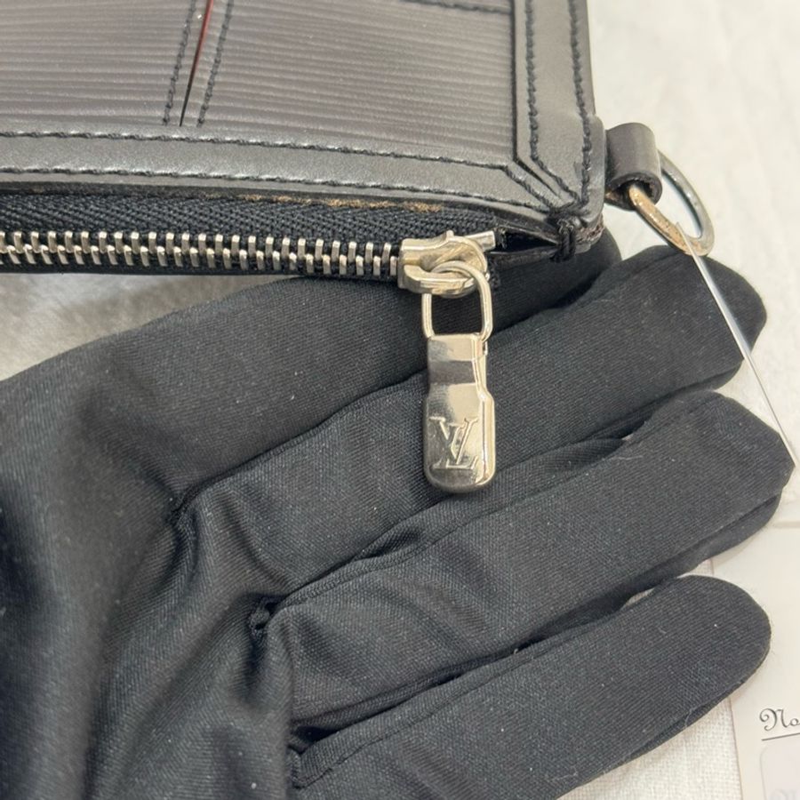 Louis Vuitton Epi 彈性手袋黑色-15