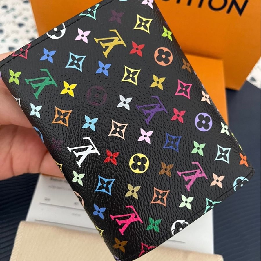 LV x Takashi Murakami村上隆 聯名款 Victorine 字母徽標按扣開合 黑三彩錢包-2