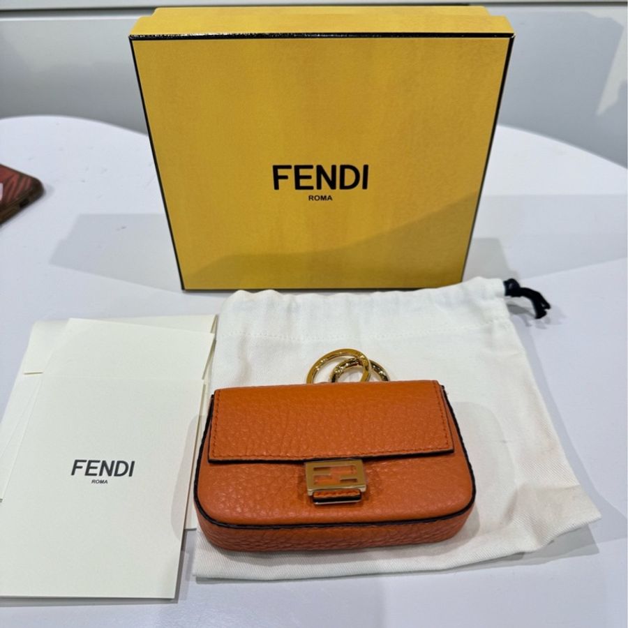 Fendi mini 法棍包包 掛件-1