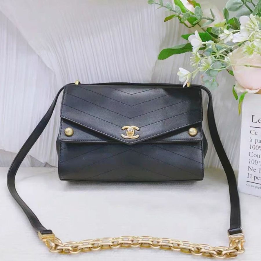 Chanel 黑金V紋牛皮郵差包23×17×7cm  97新 配件塵袋-1