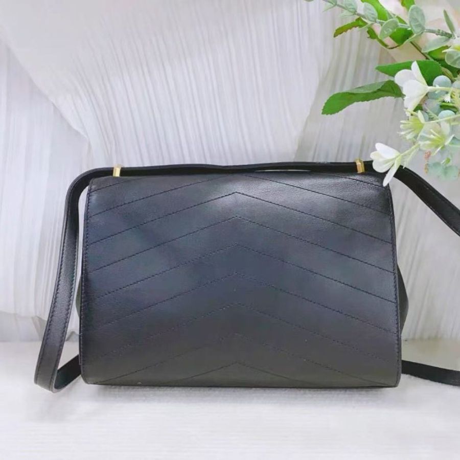 Chanel 黑金V紋牛皮郵差包23×17×7cm  97新 配件塵袋-6