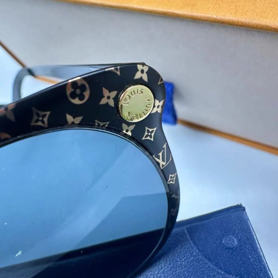 ✨LV 滿版老花墨鏡  全新有眼鏡盒-2