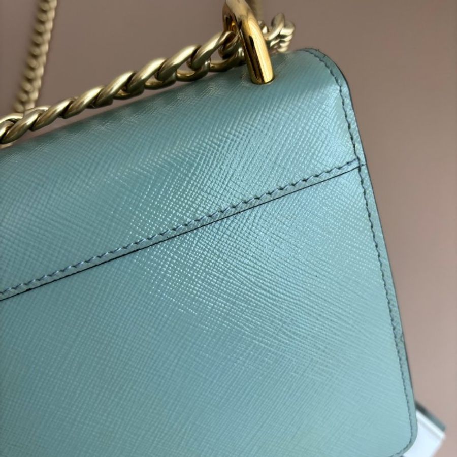 ::PRADA:: 藍綠色 金色立體字母 肩背金鏈包-5