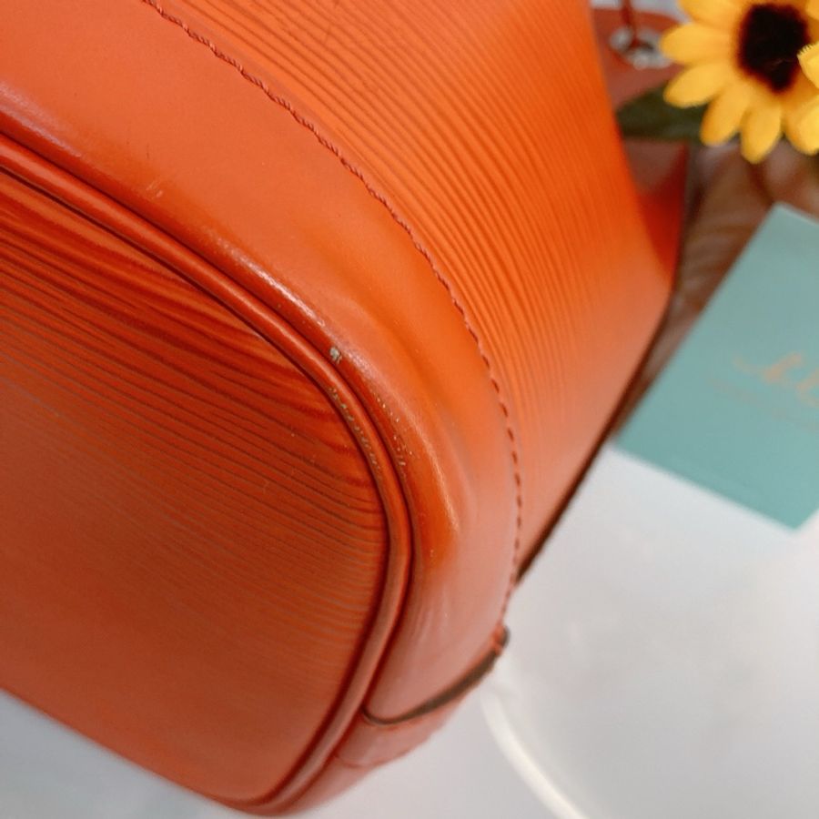 MS0250 LOUIS VUITTON 路易威登經典樹皮紋復古水桶包包PETIT NOE EPI-21