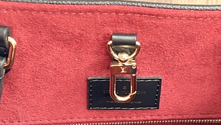 LV OnTheGo MM燙金手挽包-21