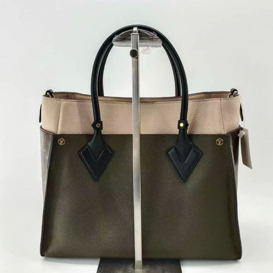 lv on my side 全皮手提包斜背包 芯片款酪梨綠配色 男女同款31x25  98新配件塵袋購證-6