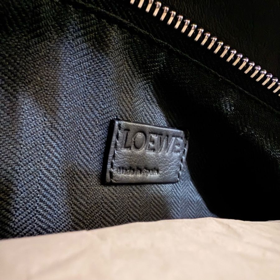 Loewe Small Puzzle bumbag in classic calfskin 羅意威 男士斜背包-4