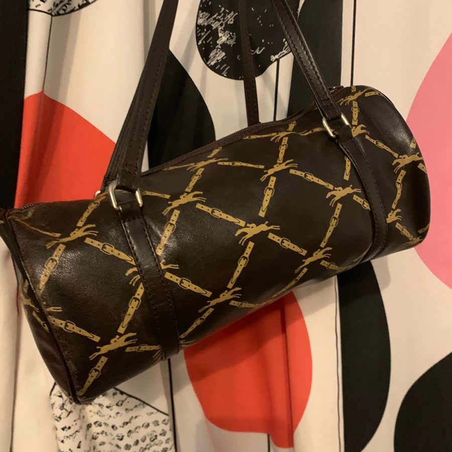 Longchamp 經典logo圖騰真皮圓筒包-6