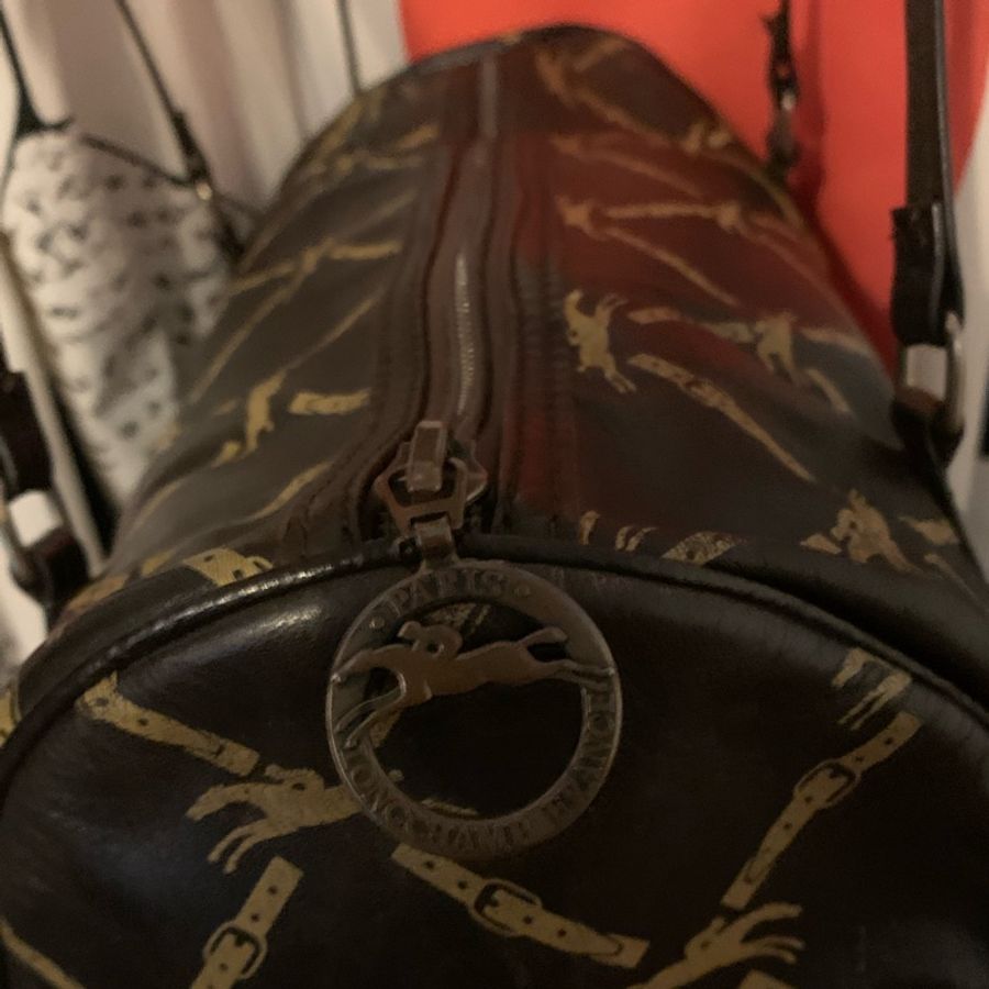 Longchamp 經典logo圖騰真皮圓筒包-15