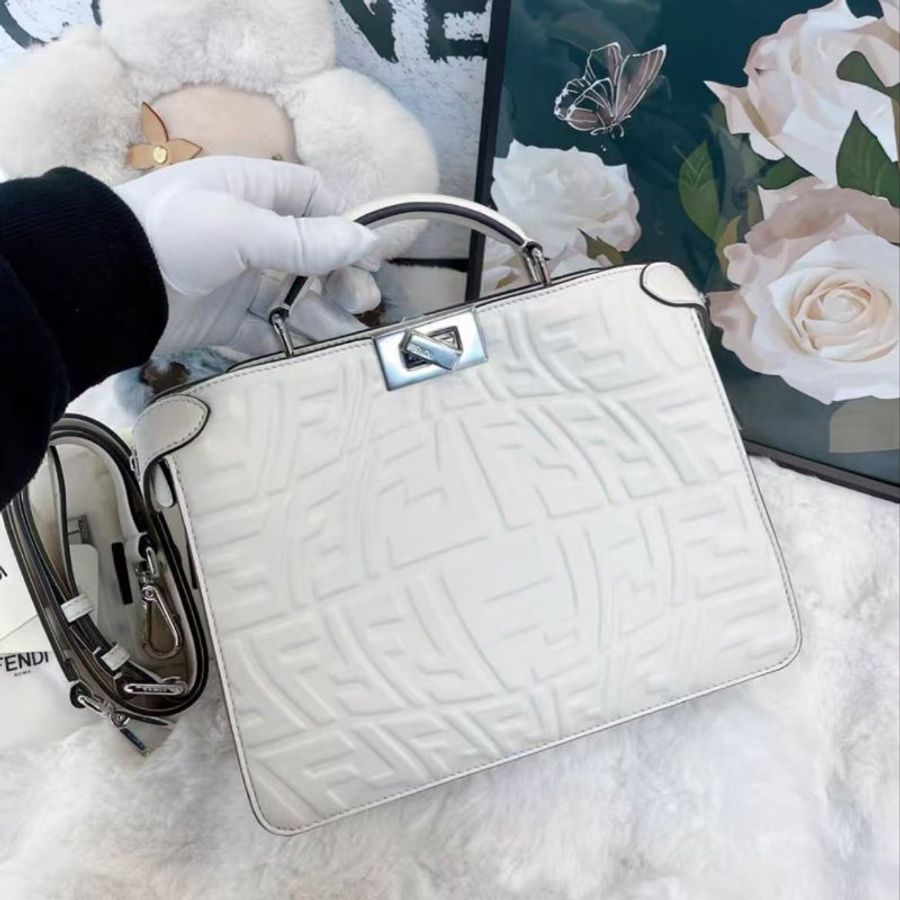 Fendi peekaboo iseeu mini膠囊系列白色FF壓紋 男女同款 26*25*10.5cm 全新配件塵袋-1