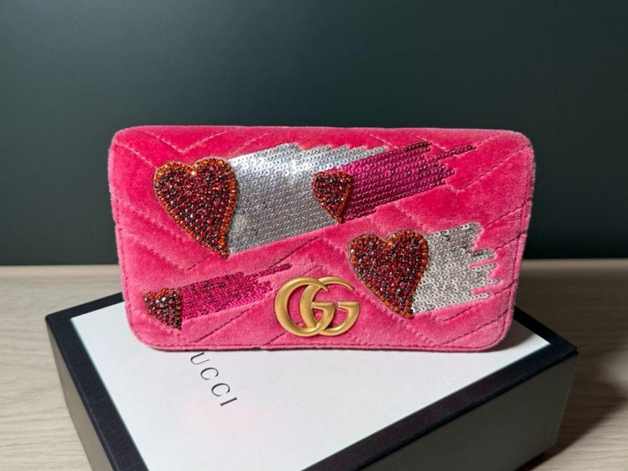 GUCCI GG MARMONT Limited Edition 桃紅 水晶愛心刺繡 迷你鍊帶包-0