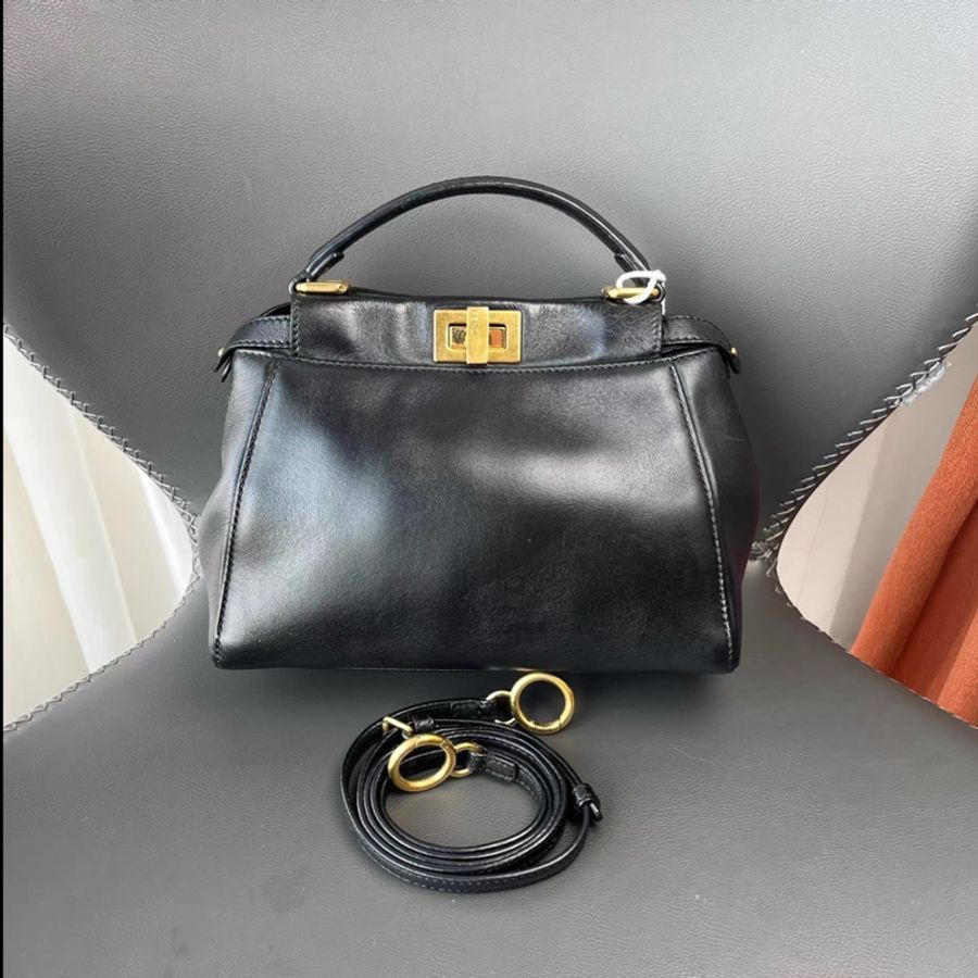 Fendi Peekaboo黑色小號單肩包-1
