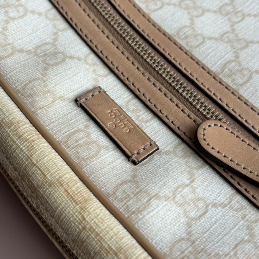 ::GUCCI:: 201448 米白色雙G塗層帆布 直式斜背包-24