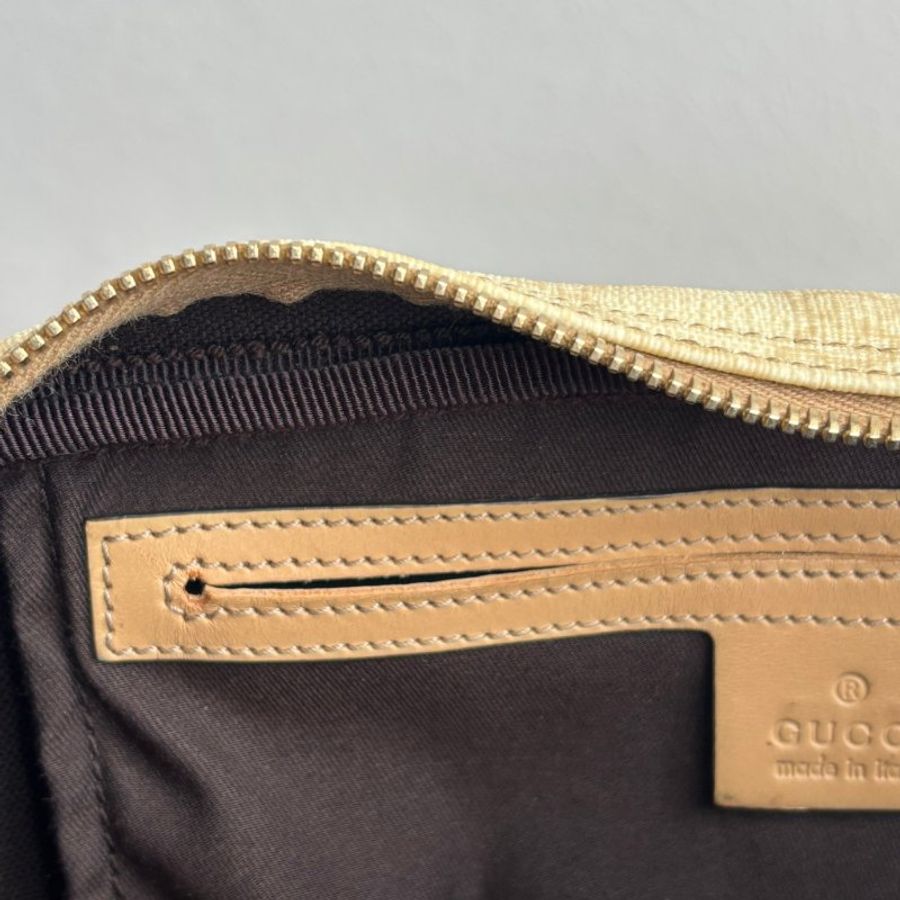 ::GUCCI:: 201448 米白色雙G塗層帆布 直式斜背包-37