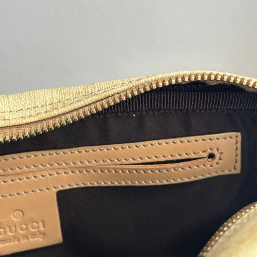 ::GUCCI:: 201448 米白色雙G塗層帆布 直式斜背包-38