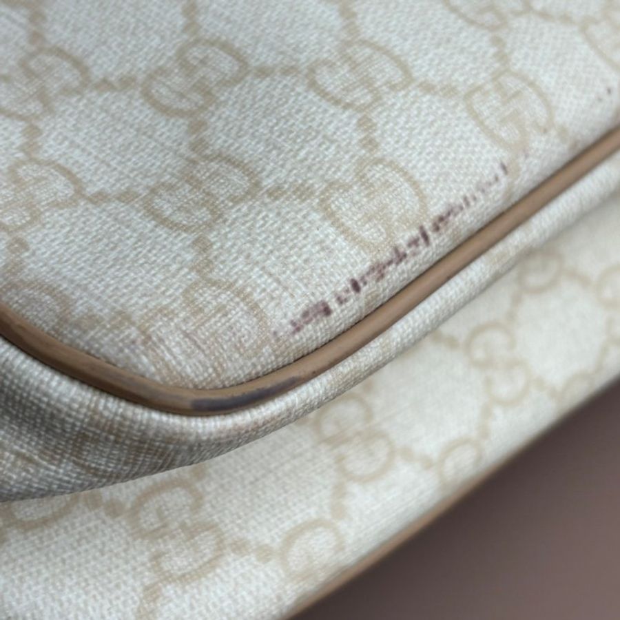 ::GUCCI:: 201448 米白色雙G塗層帆布 直式斜背包-42