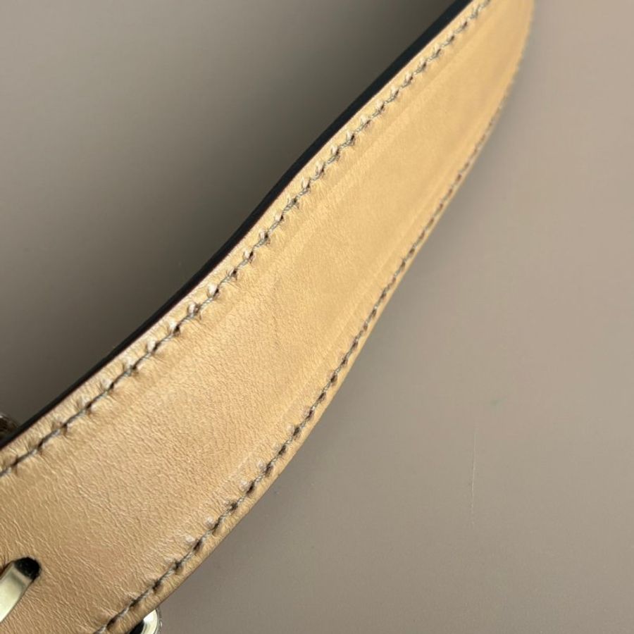 ::GUCCI:: 201448 米白色雙G塗層帆布 直式斜背包-50
