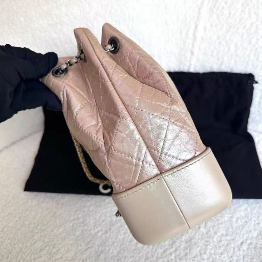 Chanel 人魚姬粉色銀扣小號流浪後背包 99新配件塵袋-3
