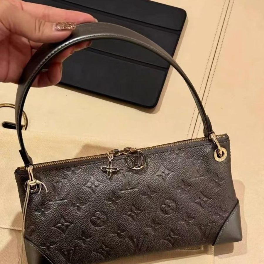 LV 珠光深灰色腋下包 全新配件齊全-2